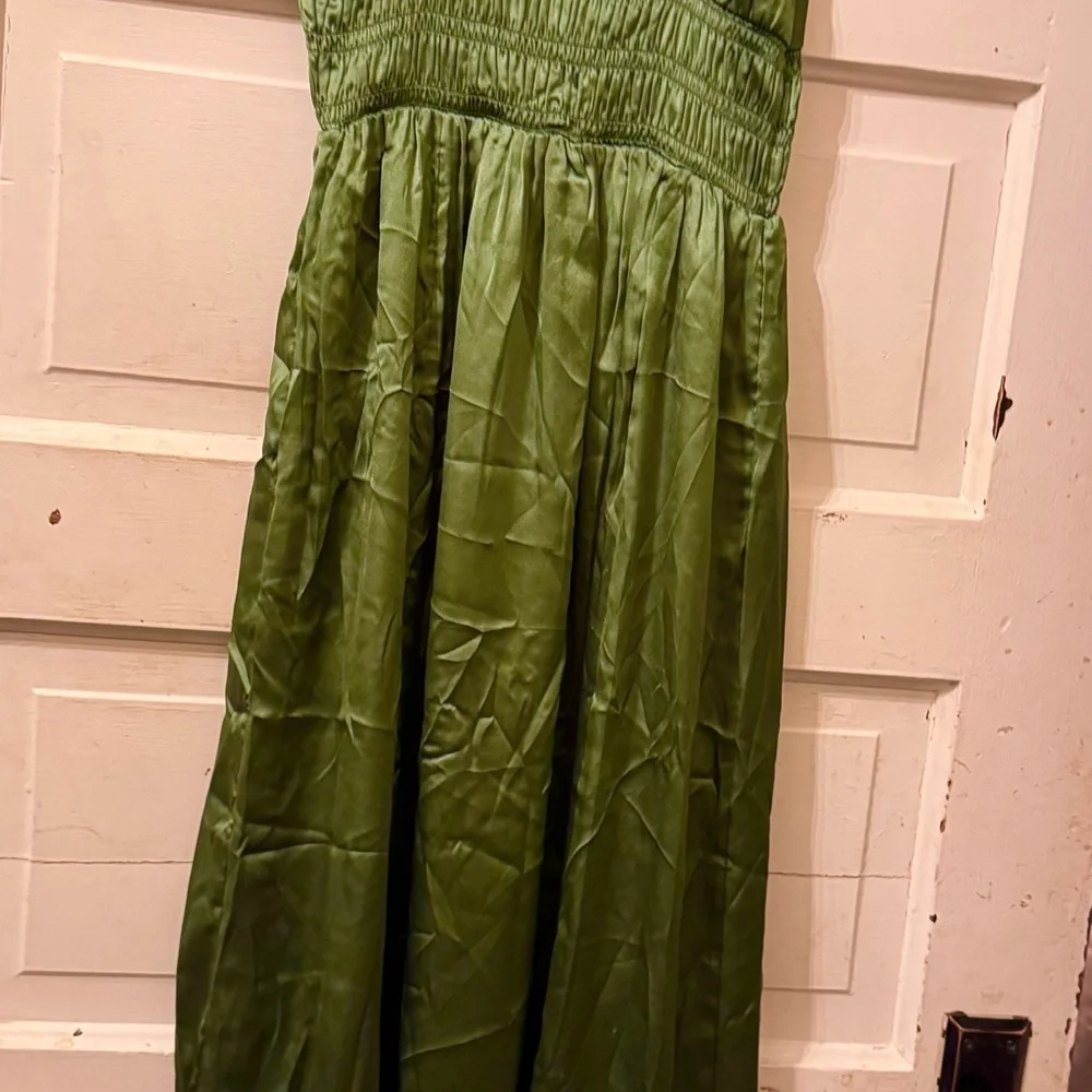 Abercrombie & Fitch Green Satin Ruched Goddess Dress XSP